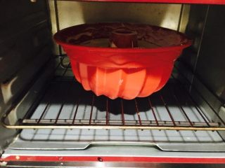 14、萨瓦林蛋糕,底层，170度，25分钟。