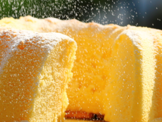 16、萨瓦林蛋糕,放大看也是如此细腻。