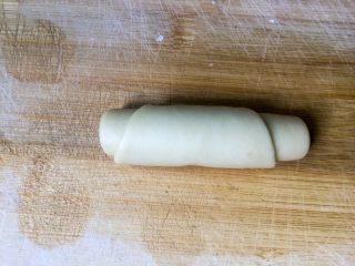 15、蛋黄酥,卷好是这个样子的