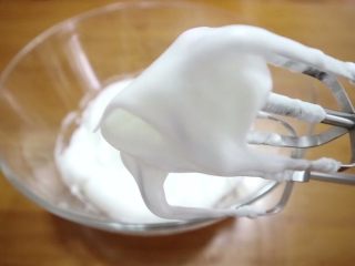 10、松饼(无泡打粉),打发至小弯钩状