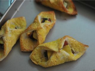 12、解决剩吐司的好方法——芝士土司夹,出炉冷却即可