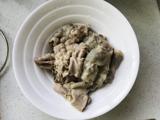 17、日式肥牛饭,肥牛卷变色即刻捞出备用；