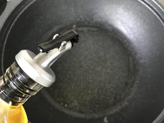 18、日式肥牛饭,起锅烧油；