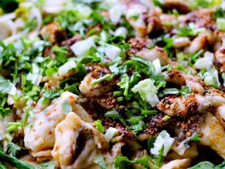 23、#辣味#麻辣水煮鱼,撒上葱花和香菜末