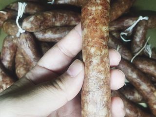16、黑胡椒味台式脆皮肠（内附广式配方）,晾了一晚上，皮变硬，皱了