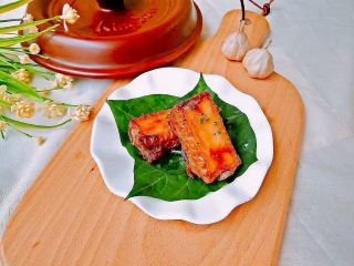 2、砂锅蒜香烧排骨,做好的成品