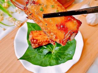 3、砂锅蒜香烧排骨,颜色是不是很漂亮，好香哦