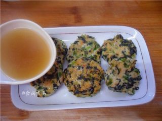 13、菠菜鸡肉饼,舀起浇在肉饼上面,美味即享