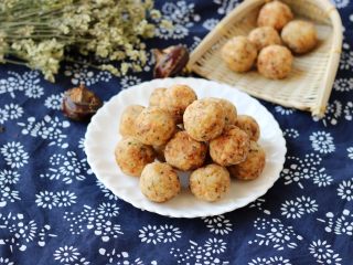 15、油炸糯米丸子,外焦里嫩，既可以当点心又可以当主食