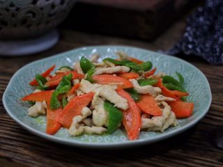 16、胡萝卜炒鸡胸肉,成品图