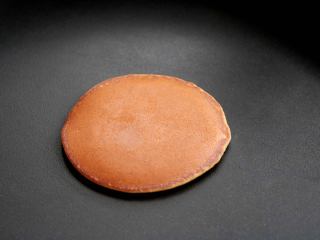 8、玉米面松饼,两面煎至金黄色即可