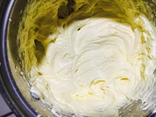 10、卡通小杯子蛋糕,打发至羽毛状,