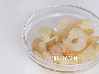 8、吃出健康的秘诀，虾仁杂蔬丁让你爱上餐桌,腌制10分钟