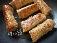 12、豆腐皮素春卷,煎至表面金黄的时候馅料也应该熟透了