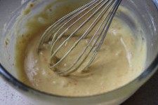 8、香橙棒棒糖蛋糕,用蛋抽搅拌均匀，成为光滑的糊状