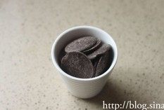 13、香橙棒棒糖蛋糕,黑巧克力放入无水无油的容器中