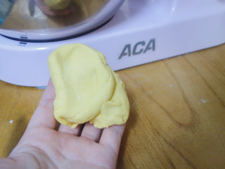 4、好看又好吃的南瓜刀切馒头,4、	启动ACA厨师机1档搅拌