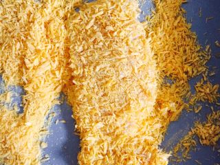 11、香酥鸡排（烤箱版）,再裹一层面包糠   