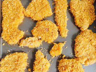 12、香酥鸡排（烤箱版）,放入烤箱烤25分钟左右，中途可以拿出来翻个面