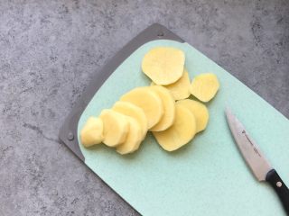 2、土豆椰蓉球,土豆去皮切片