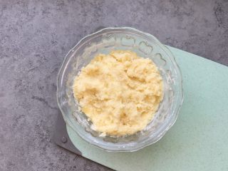 10、土豆椰蓉球,搅拌均匀