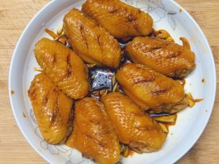 11、美味烤鸡翅,腌制2小时后的鸡翅,颜色已经很好看了。