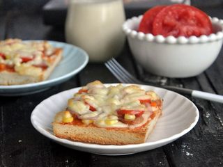 21、香肠吐司披萨,香喷喷的香肠吐司披萨，可以开动啦。