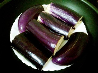 5、蒜蓉茄子,上锅蒸熟