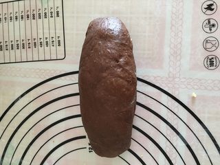 11、可可麻薯软欧,从上往下卷紧。