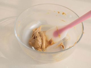 5、枣泥溶豆,再次拌均匀