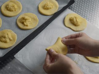 9、榴莲酥和法式千层酥皮制作,包起来˜˜