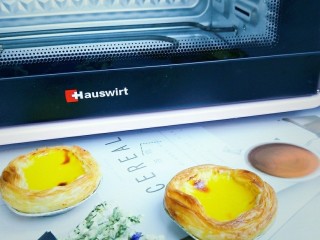 11、全蛋版蛋挞,烤好出炉，趁热吃。