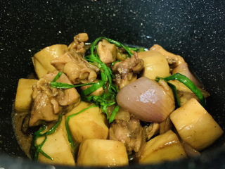 19、杏鲍菇烧鸡块,起锅；