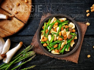 16、菌类料理+鲜掉眉毛的炒三鲜(芦笋杏鲍菇干贝),营养健康，鲜掉你的眉毛，哈哈。