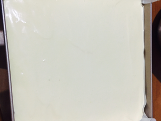 13、蛋糕卷,用刮刀刮平表面！