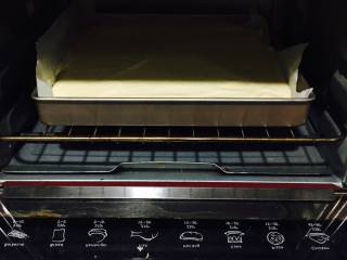 14、蛋糕卷,烤箱预热170度，底层，20分钟