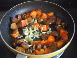 11、沙虫双茄,加入葱花