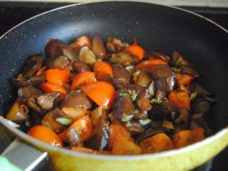 12、沙虫双茄,炒匀即可出锅