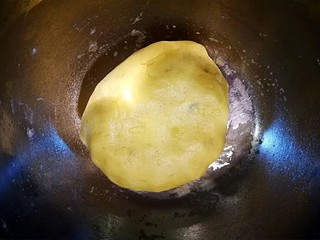 8、红薯饼干棒,把面团揉至光滑即可，室温静置30分钟