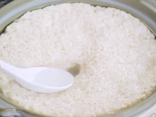 9、醪糟&酒酿鸡尾酒&酒酿小圆子,发酵之后,有米酒汁出现,放在冰箱保存。这个米酒汁应该是甜甜的,如果过酸,再发酵12小时