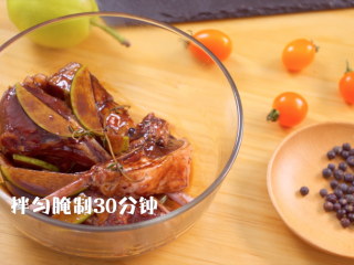 6、意式香煎羊排,然后腌制半小时