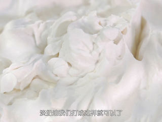 14、基础原味蛋糕卷,在蛋糕片放凉的期间，我们来做夹馅的部分