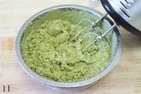 11、抹茶冰激凌,这样反复打发4,5次,体积蓬松,口感细腻。