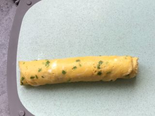 12、秋葵蛋卷～儿童餐,卷起来，尽量卷紧实一点
