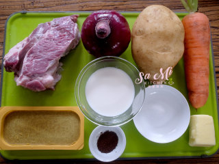 1、秘制咖喱土豆牛肉,准备以上食材