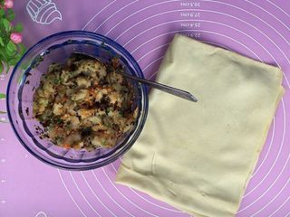 8、鸡肉卷～营养丰富,搅拌均匀备用