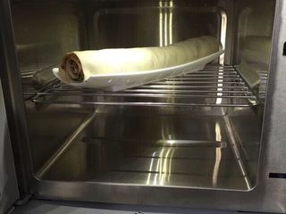 11、鸡肉卷～营养丰富,把鸡肉卷放蒸汽炉