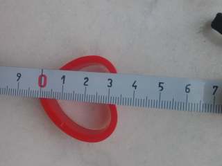 7、彩虹爱心饼干,接下来开始做数学~因为每个人的心形模具大小可能是不一样的,所以要根据自己的模具来设计尺寸。我的模具是约3厘米的,六种颜色,那么每种颜色的厚度就应该在5毫米这样子。