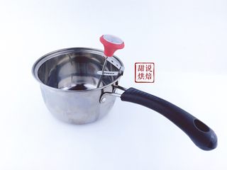 3、相片水晶棒棒糖（超详细）,还少了个最重要的工具：不锈钢锅 （比较小的小奶锅/小汤锅  底最好厚一点 千万不要用内层有颜色图层的锅 搅拌糖时容易脱落）