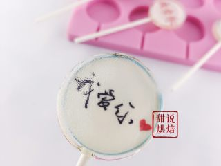 16、相片水晶棒棒糖（超详细）,来个高清图看看喷前喷后对比照 喷枪后也要等糖稍微冷却后才可进行包装